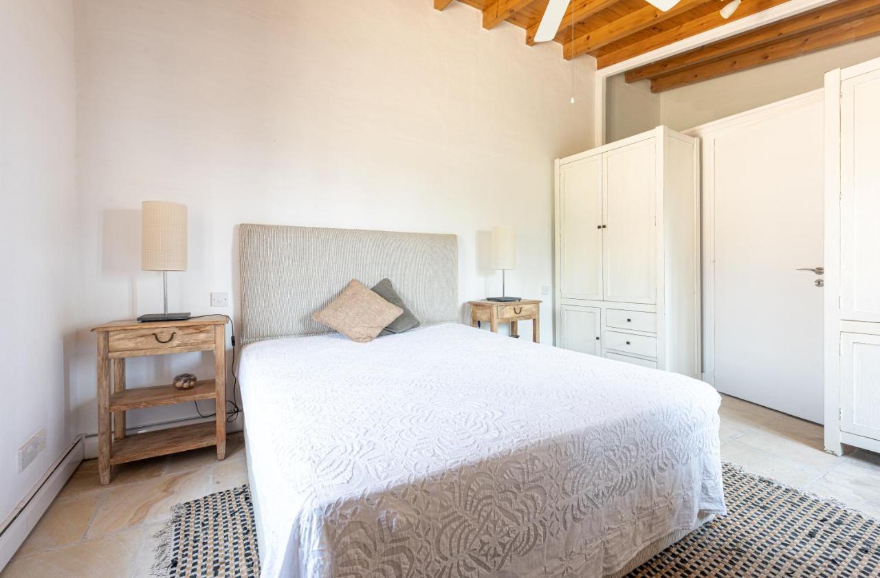 The Carob Tree Villa - Rustic Luxury Home With Access To Pool And Restaurant Larnaca Dış mekan fotoğraf