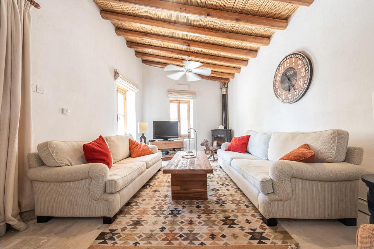 The Carob Tree Villa - Rustic Luxury Home With Access To Pool And Restaurant Larnaca Dış mekan fotoğraf
