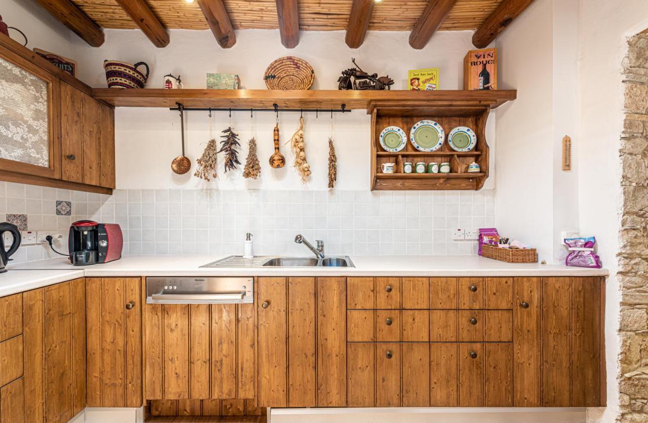 The Carob Tree Villa - Rustic Luxury Home With Access To Pool And Restaurant Larnaca Dış mekan fotoğraf