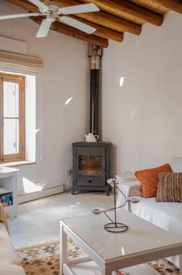 The Carob Tree Villa - Rustic Luxury Home With Access To Pool And Restaurant Larnaca Dış mekan fotoğraf